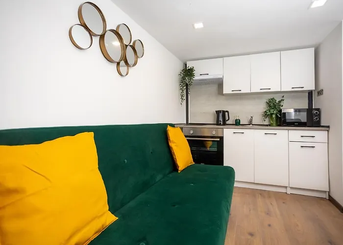 Green Goblin Apartment With Free Private Parking